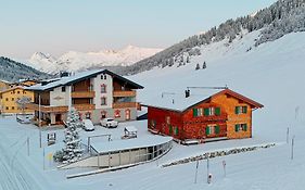 Gasthaus & Pension Alphorn